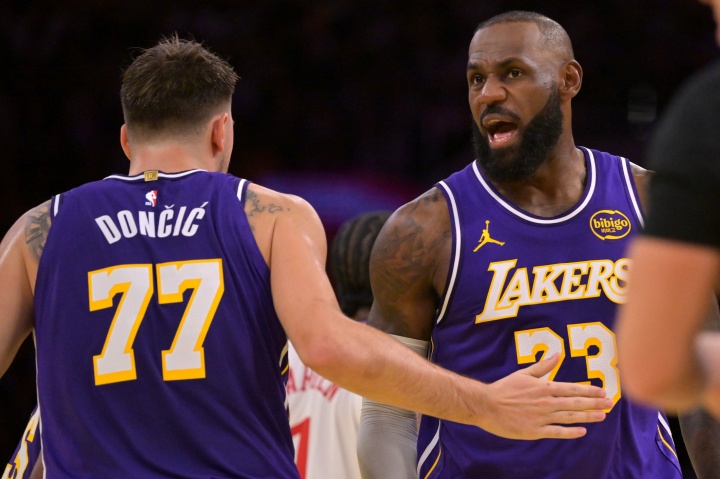 夸梅:东契奇上赛季经历了争夺抚养权 新赛季老詹走了他有望拿MVP
